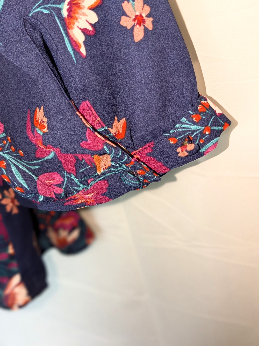 torrid Navy Floral V-Neck Tunic Top 5x - Picture 4 of 5